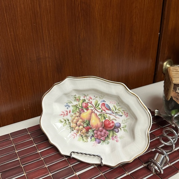 Vintage Avon Plate Decorated with 22K Gold trim and nature fruits - Picture 9 of 10